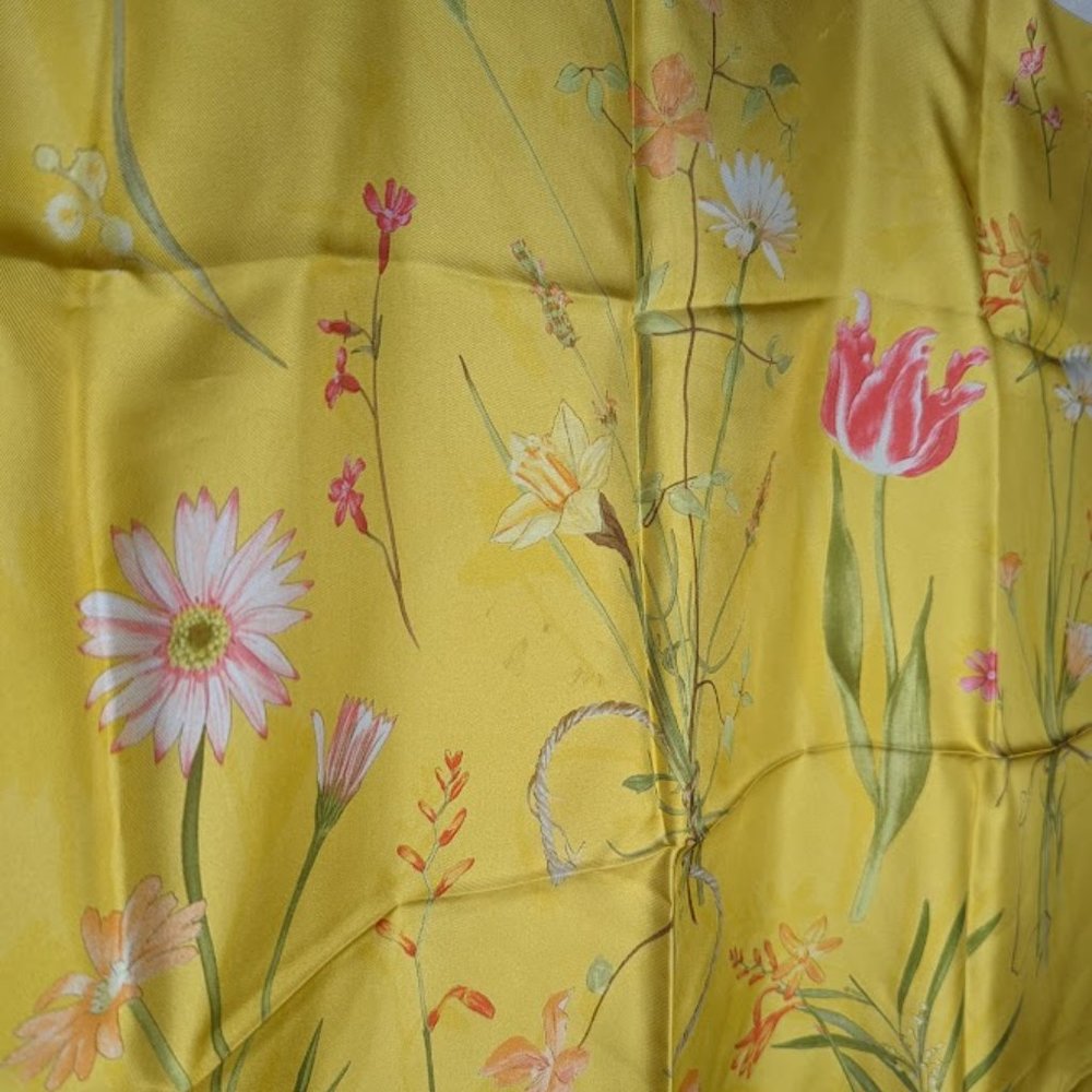 Salvatore Ferragamo 100% Silk Rare Floral Yellow Scarf - Picture 2 of 13